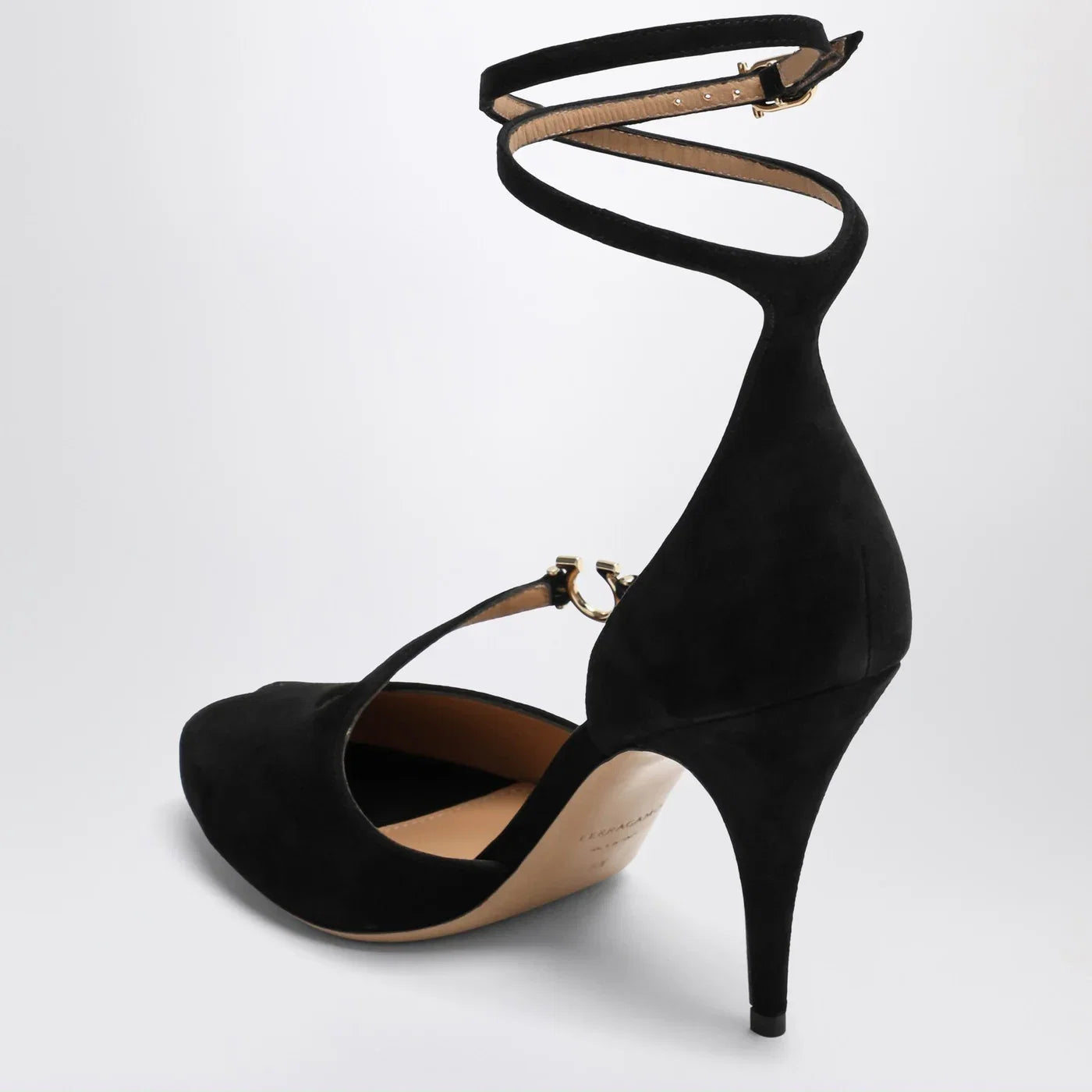 Ferragamo Décolleté with Gancini detail