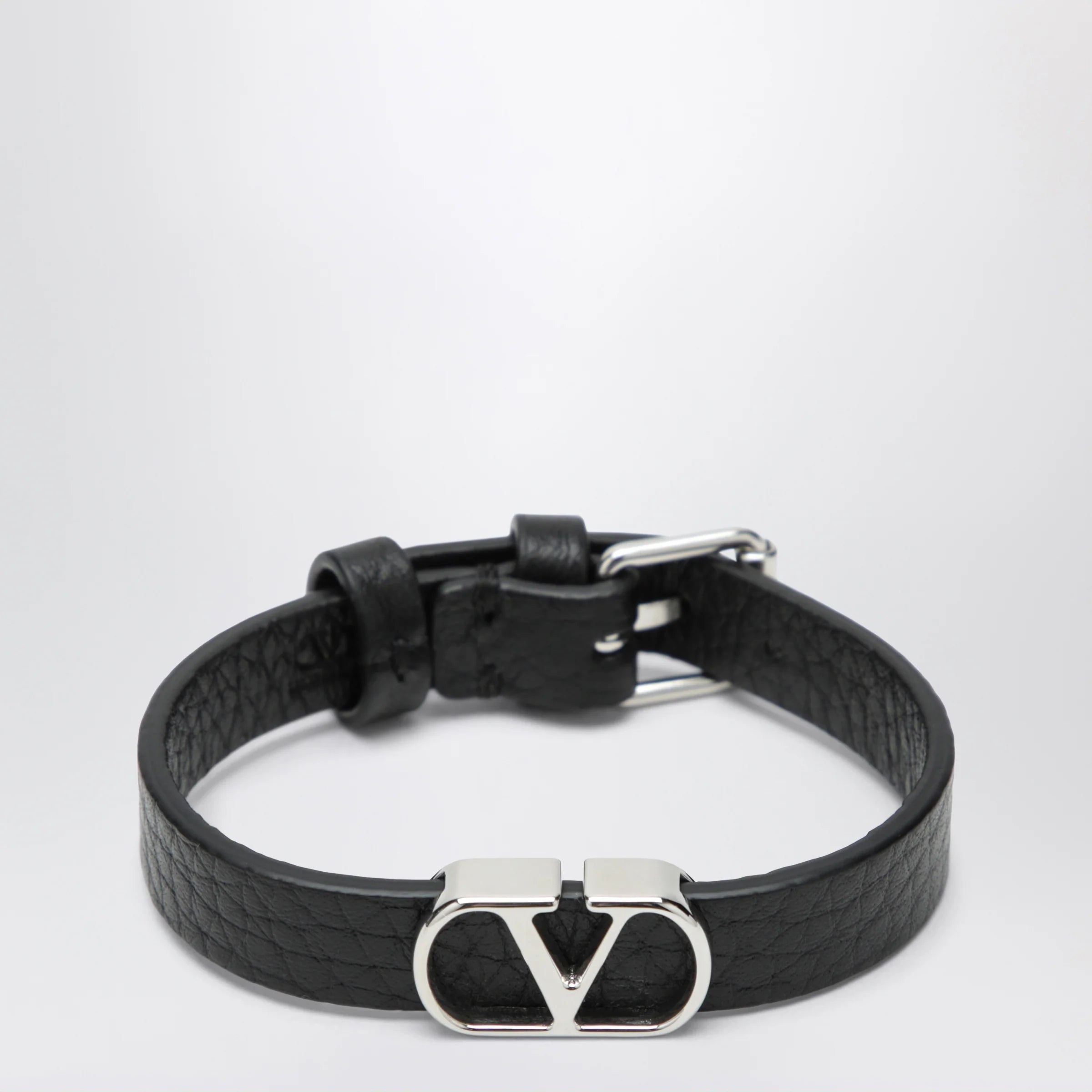 Valentino Garavani VLogo Signature bracelet in grained calfskin leather, black