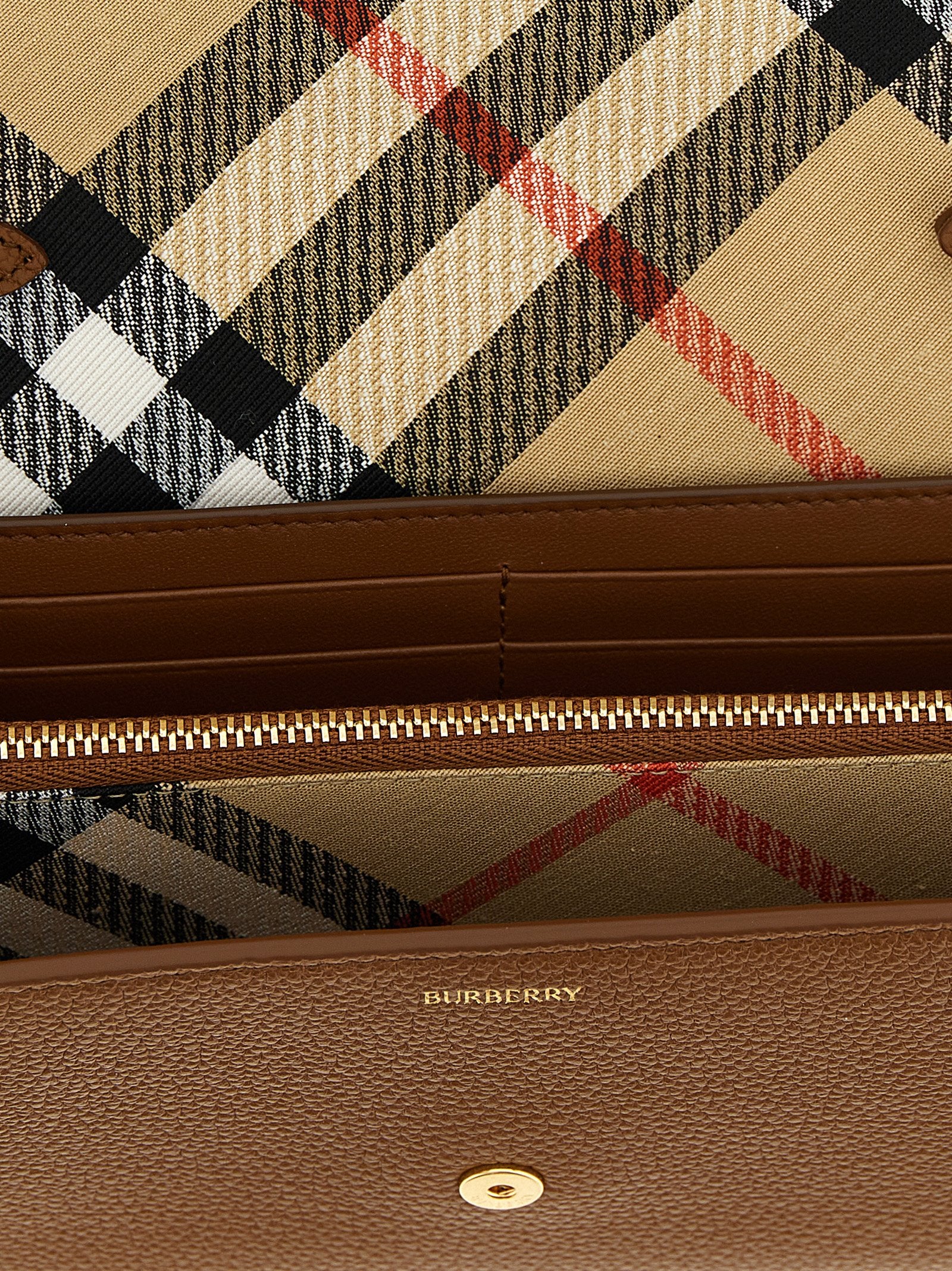 Burberry Cotswolds Wallet On Chain