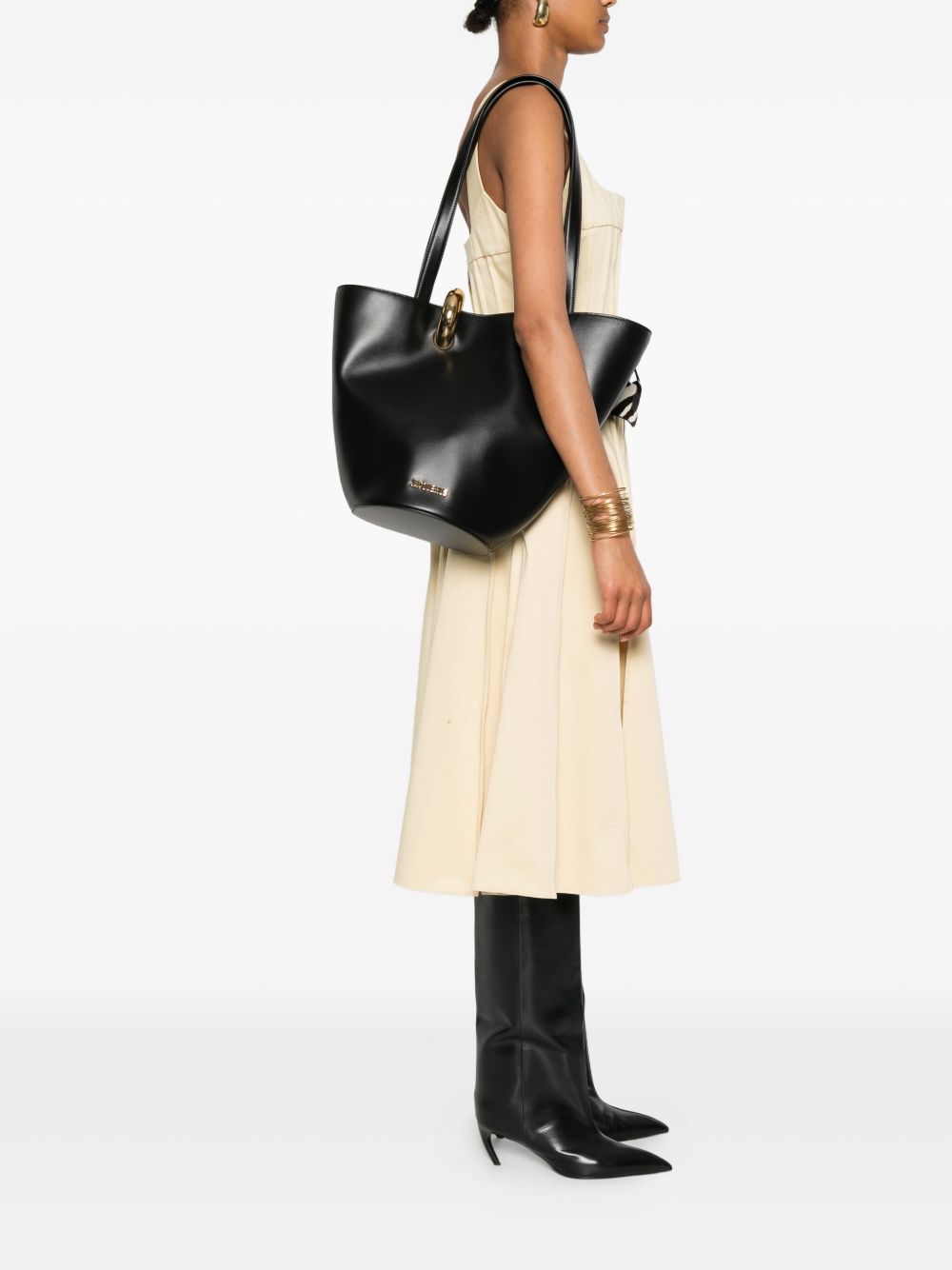 Jacquemus Le Bambola Moyen leather bucket bag