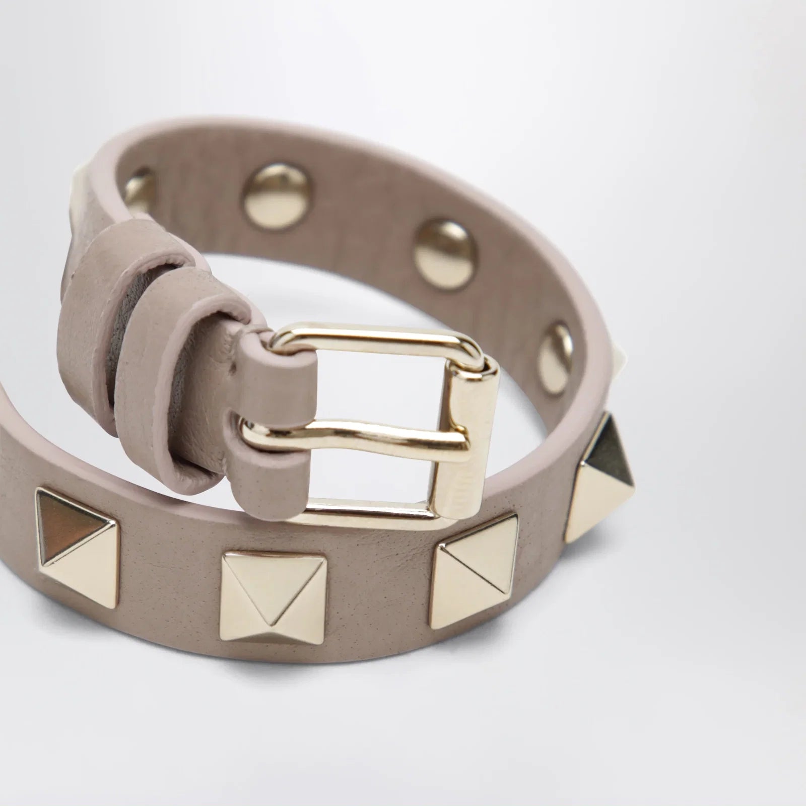 Valentino Garavani Rockstud bracelet in powder pink leather