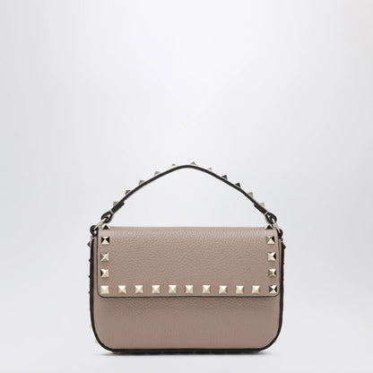 Valentino Garavani Rockstud pouch in grained calf leather, powder