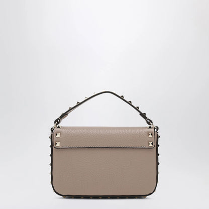 Valentino Garavani Rockstud pouch in grained calf leather, powder