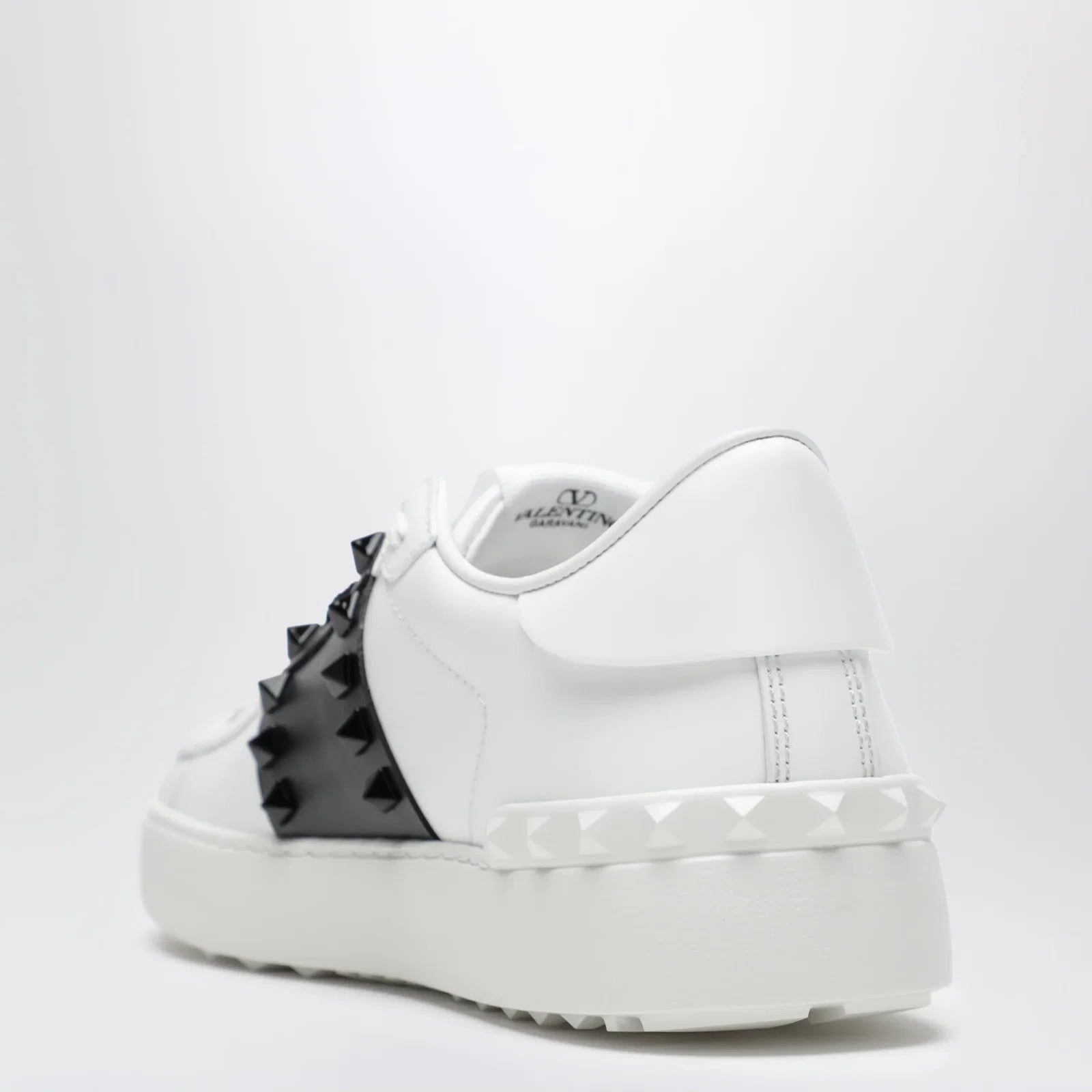 Valentino Garavani Rockstud Untitled white/black sneaker