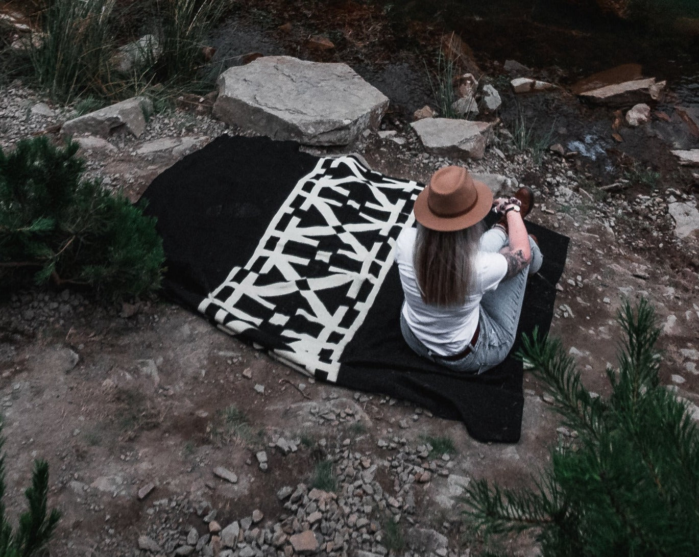 Destino Blanket - Natural / Black