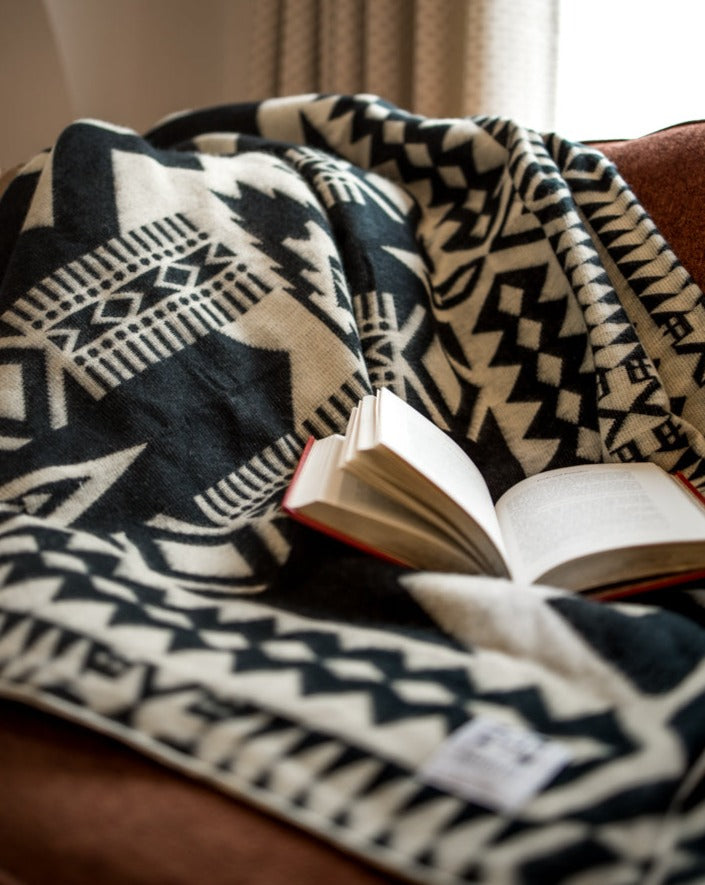 Awa Blanket - Natural / Black