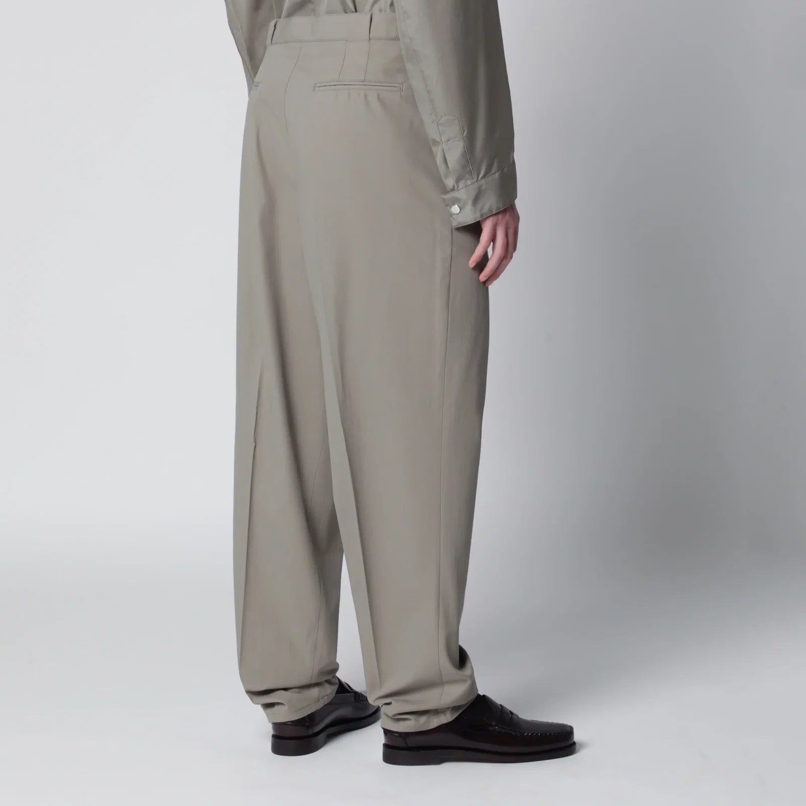 Brunello Cucinelli Twill cotton trousers with pleats in khaki