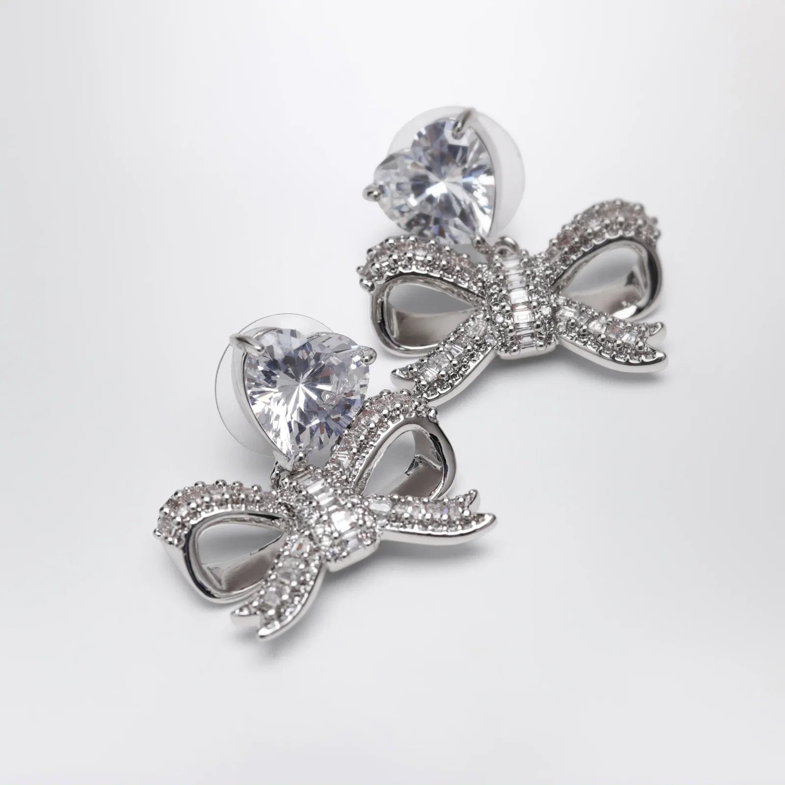 Self-Portrait SELF PORTRAIT Heart drop earrings with crystal bow in silver